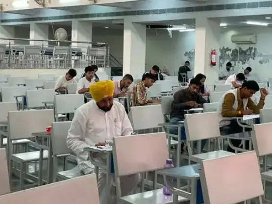 सांसद चरणजीत सिंह चन्नी कर रहे 63 साल की उम्र में भी पढ़ाई, पीयू में दी एमए की परीक्षा