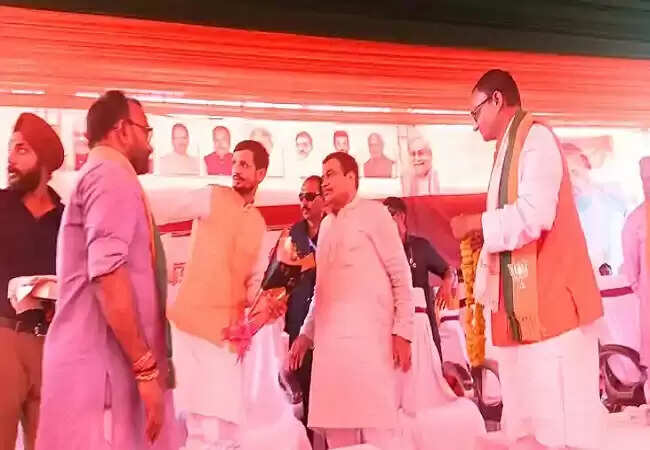 केंद्रीय मंत्री नितिन गडकरी ने भोजपुर के तरारी में की जनसभा, राजग उम्मीदवार को लिए मांगा समर्थन