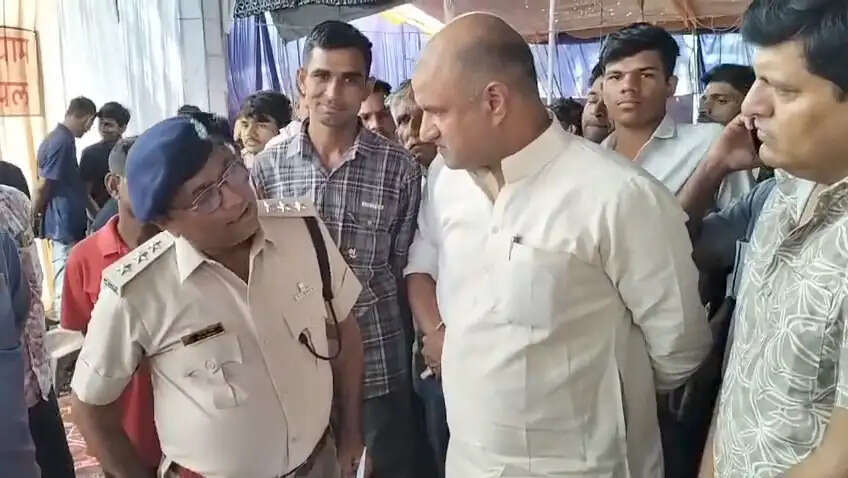 पहले दिन 18 गांवोंसांसद ने किया अफीम तौल केंद्र का निरीक्षण, बोले किसानों से सीधे संवाद का मिलता है मौका