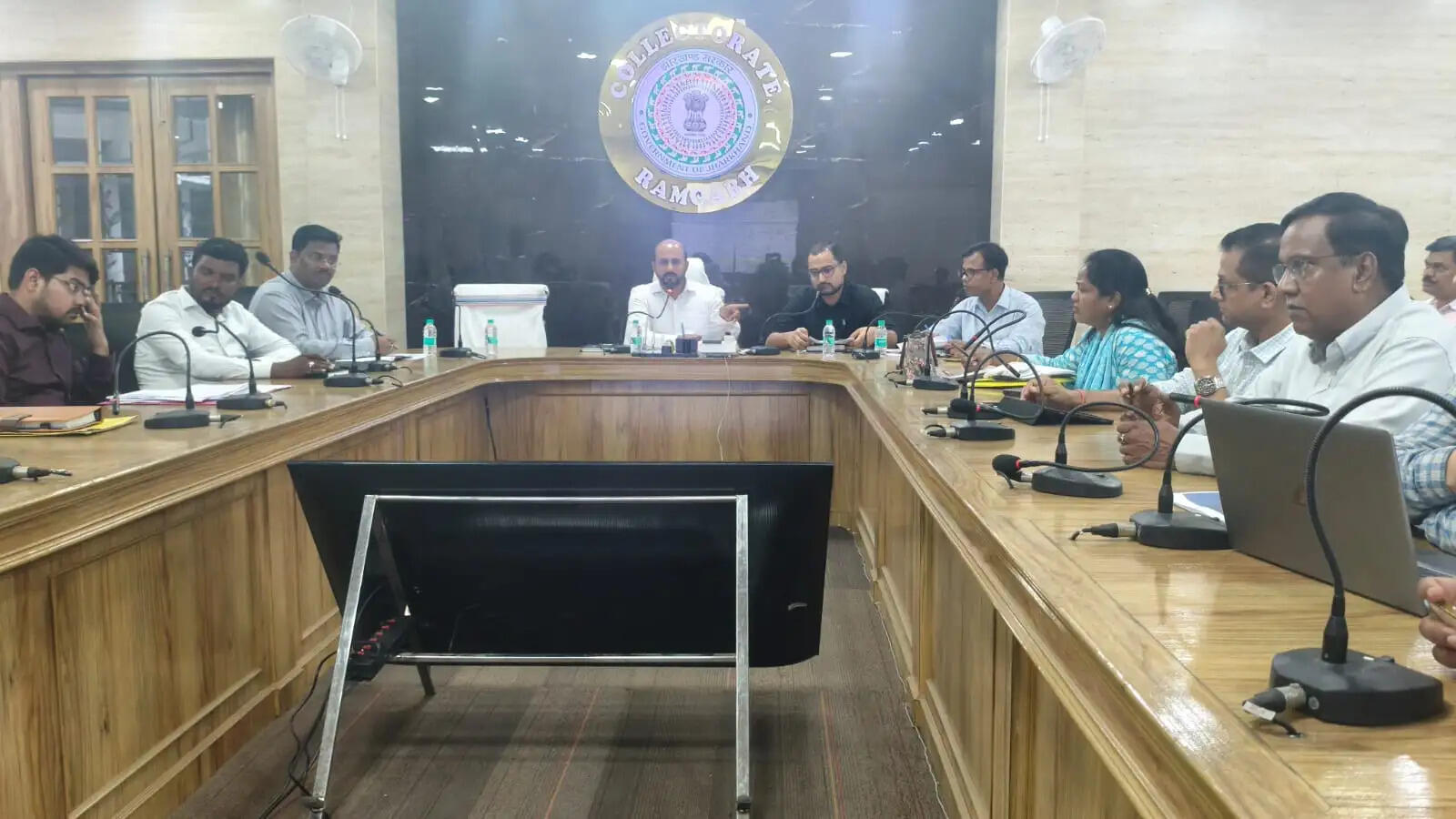 एनओसी की वजह से नहीं रुके योजना, विभाग समन्वय बना कर करें काम : डीसी