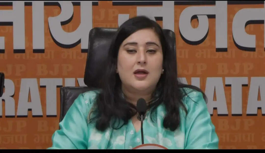 'देश का युवा अराजकता का औजार नहीं, राष्ट्र निर्माता है'- बांसुरी स्वराज