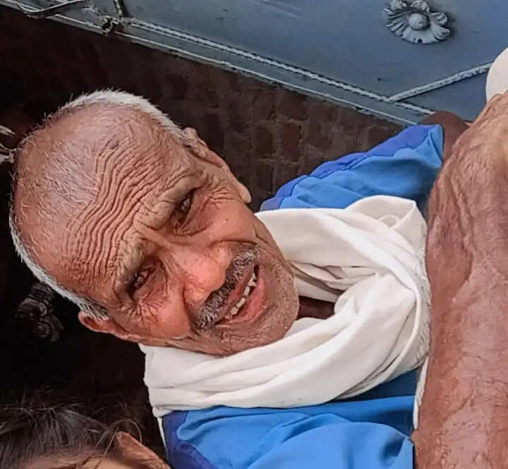युवक ने लाठी से हमला कर बुजुर्ग को मौत के घाट उतारा