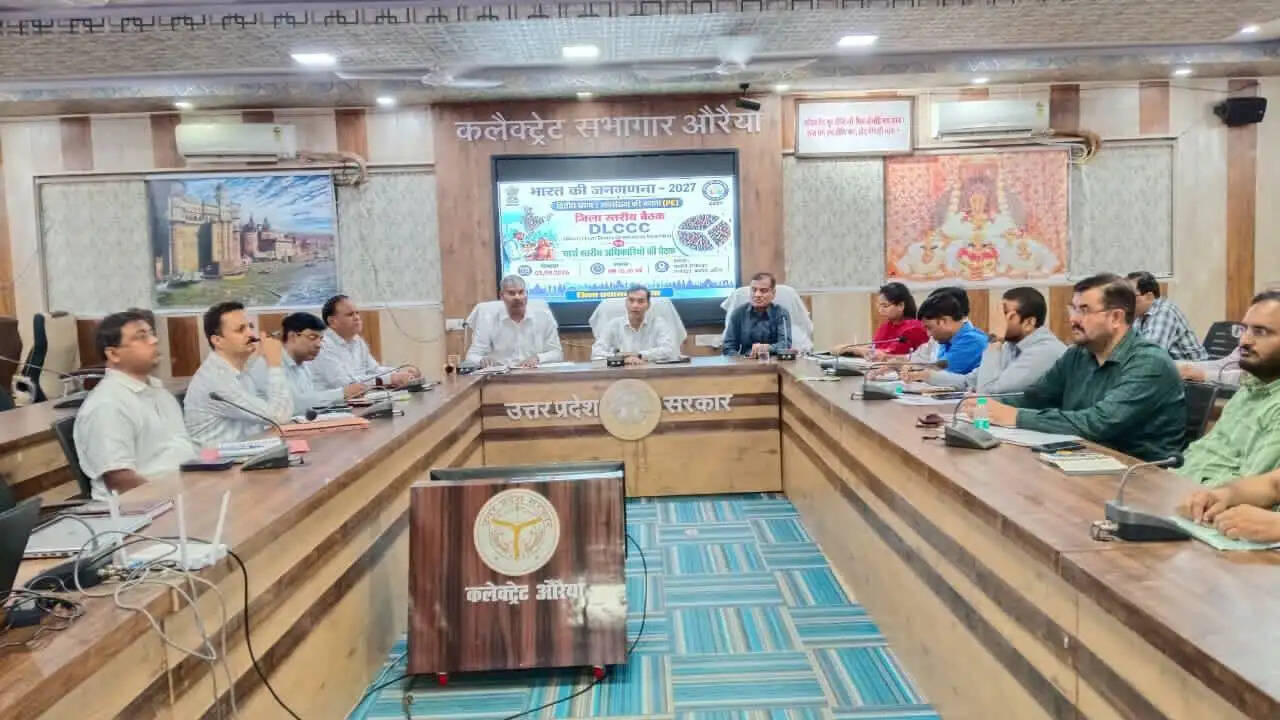 जनगणना-2027 के द्वितीय चरण की तैयारियों की जिलाधिकारी ने की समीक्षा