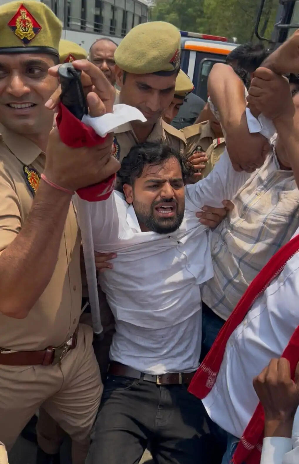 मुख्यमंत्री योगी के दौरे पर सपा का विरोध विफल, मोहित नागर सहित कई को हिरासत में लेकर पुलिस ने छोड़ा