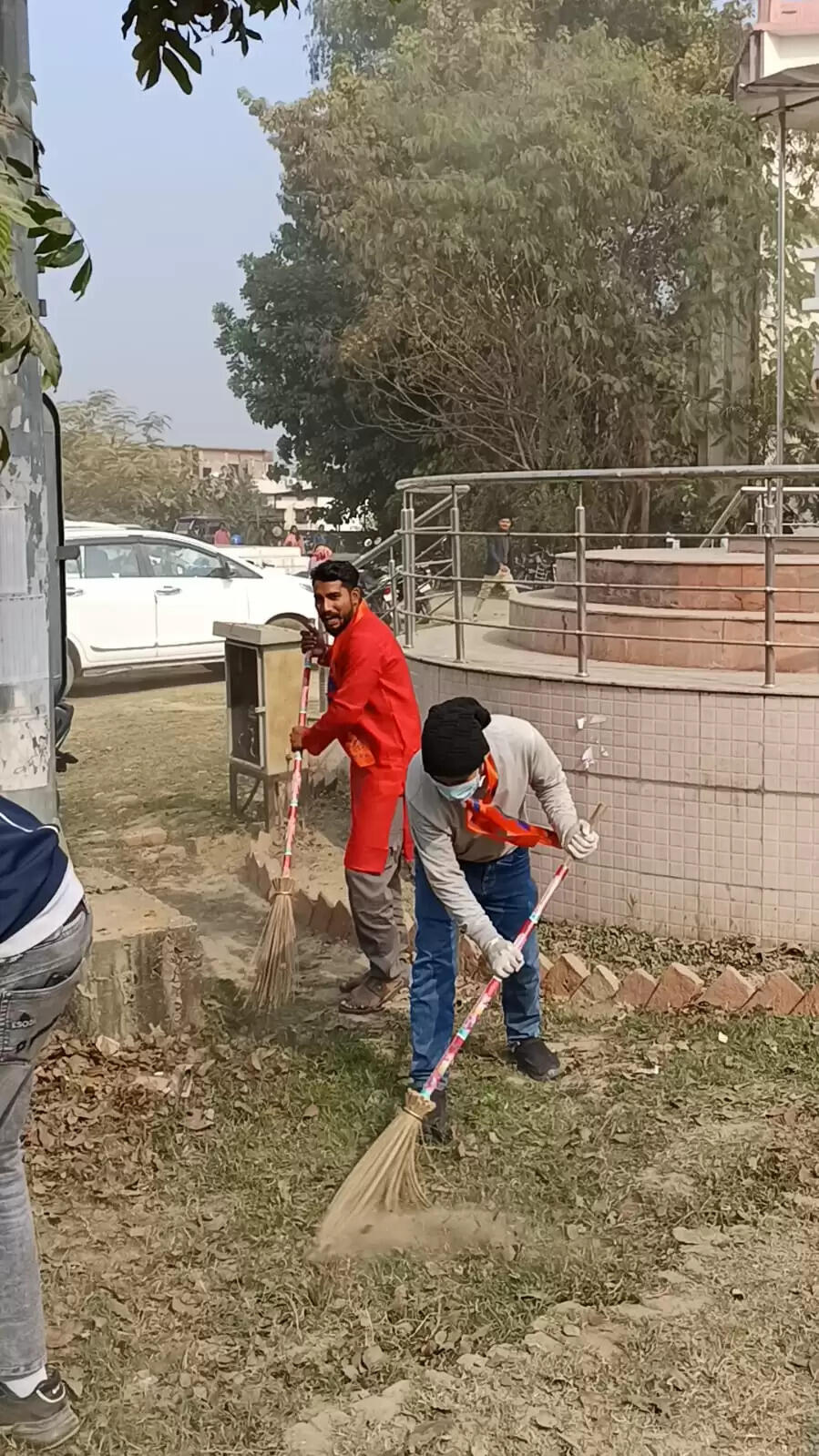 अभाविप कार्यकर्ताओं ने जेपीयू विश्वविद्यालय परिसर में चलाया स्वच्छता अभियान