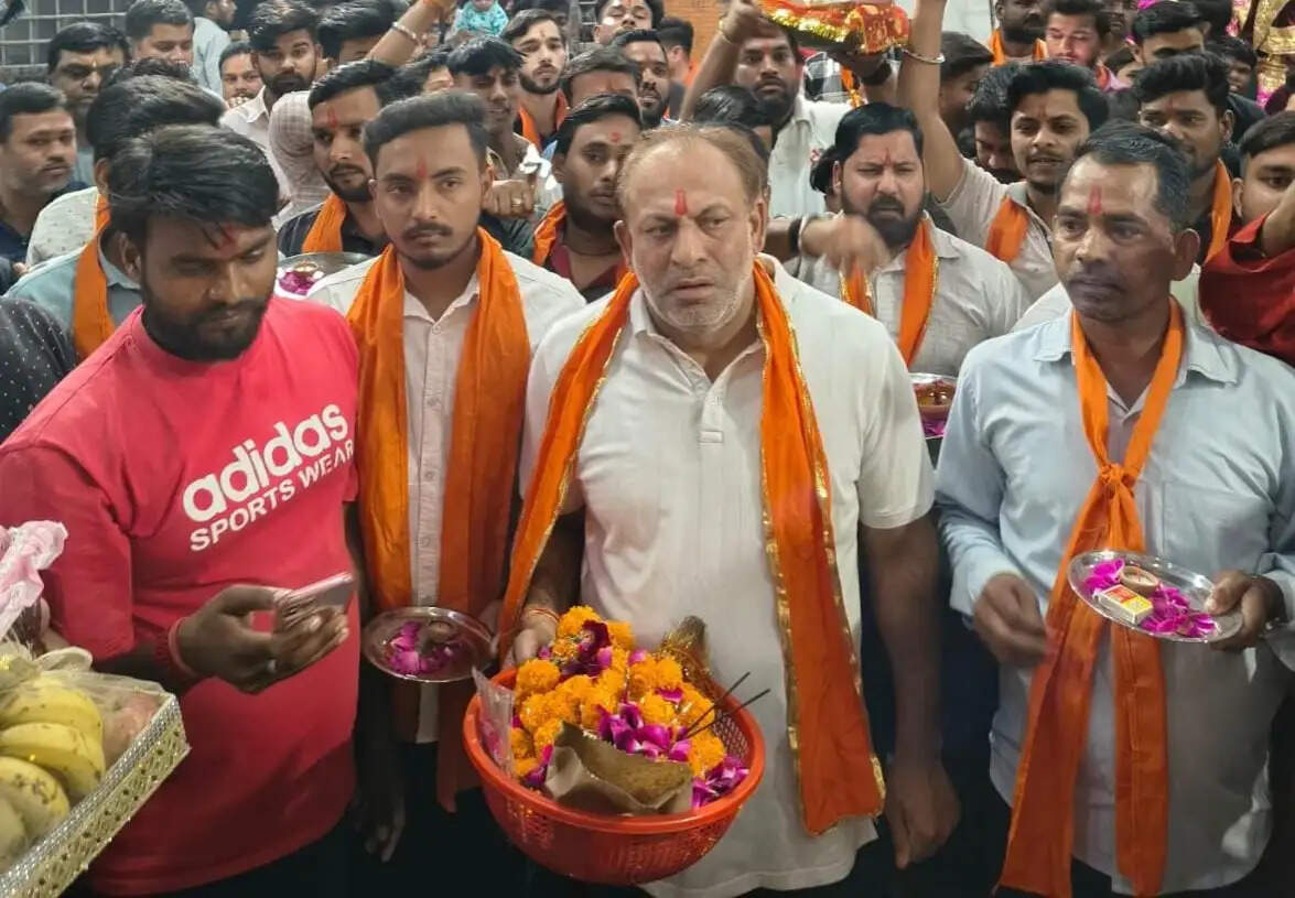 शिवसैनिकों ने सिद्धपीठ श्री काली माता मंदिर में की महाआरती