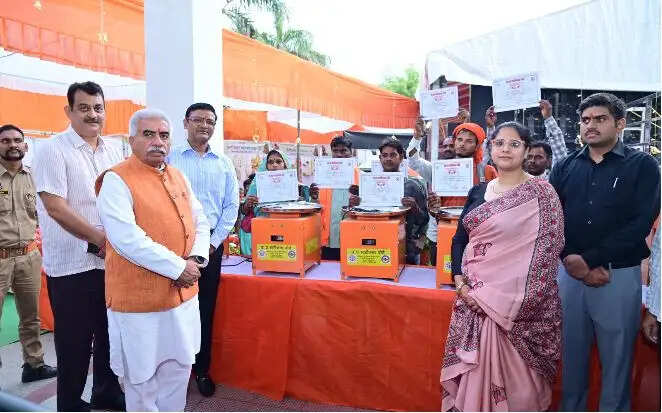 मंत्री राकेश सचान ने किया माटीकला महोत्सव-2026 का शुभारंभ