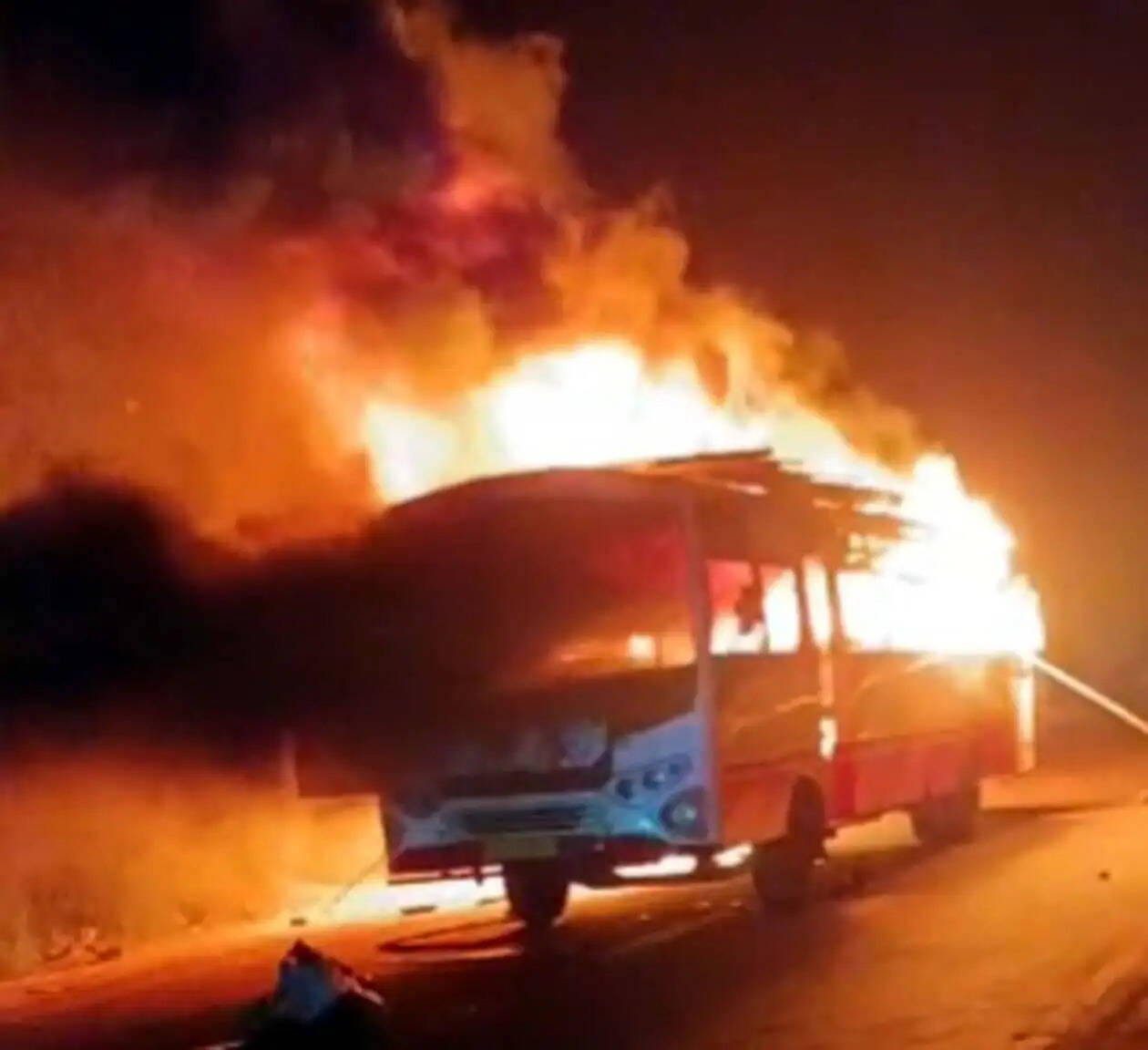 हांसी : बस में धमाके के बाद लगी आग, दो जिंदा जले