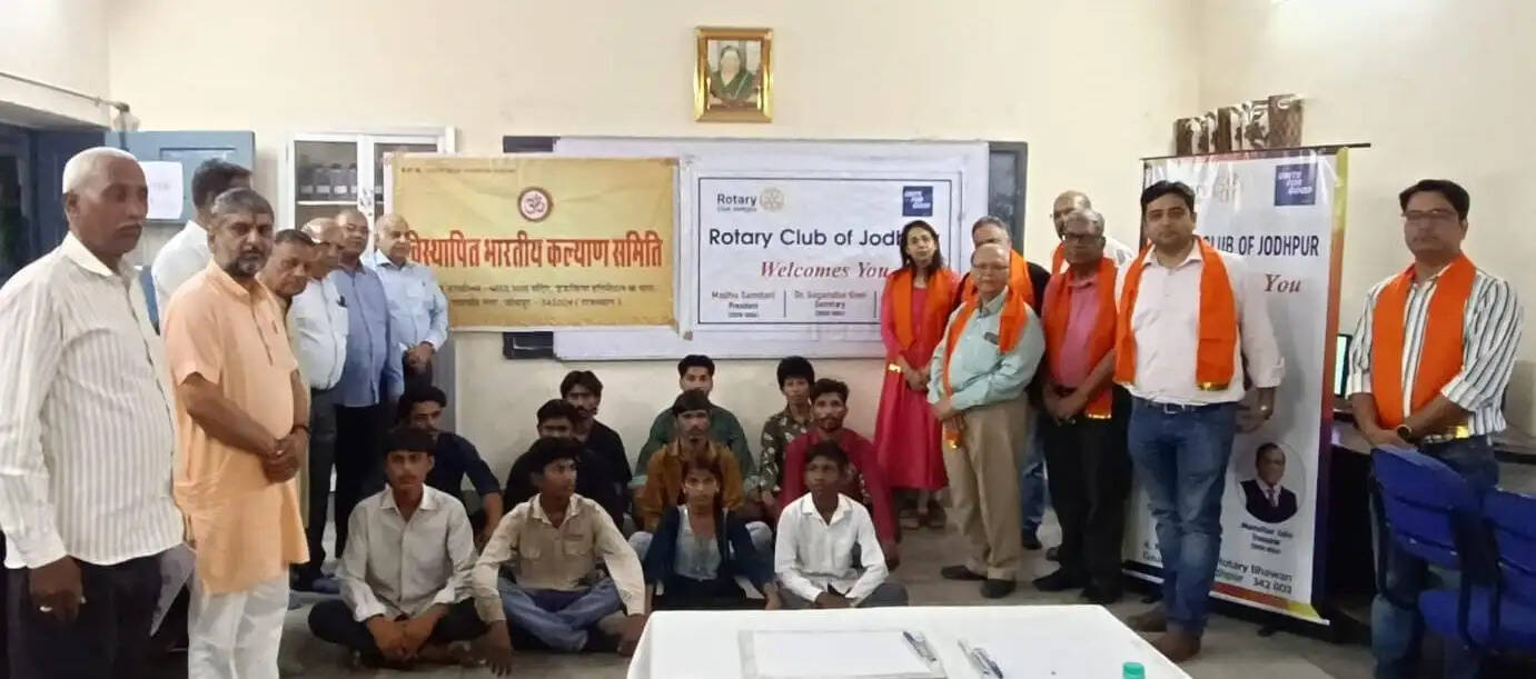 पाकिस्तान विस्थापित बच्चों के लिए फ्री कंप्यूटर प्रशिक्षण शिविर शुरू