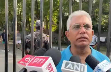 ममता के धरने पर दिलीप घोष का कटाक्ष, कहा— उनके साथ कोई नहीं