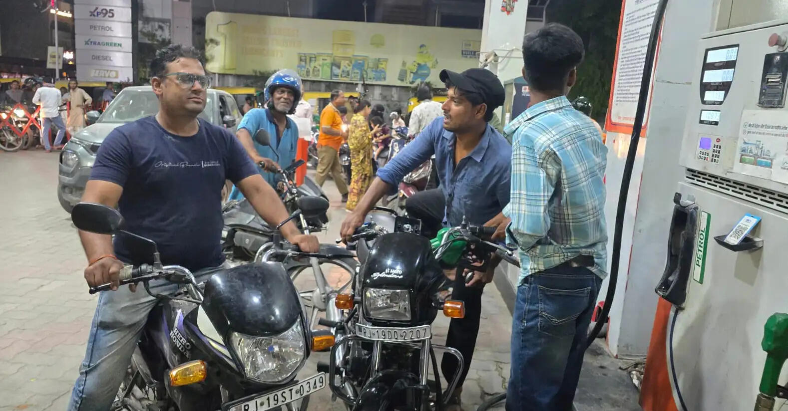 दूसरे दिन भी पेट्रोल-डीजल को लेकर नहीं सुधरे हालात, प्रशासन के सारे दावे खोखले साबित
