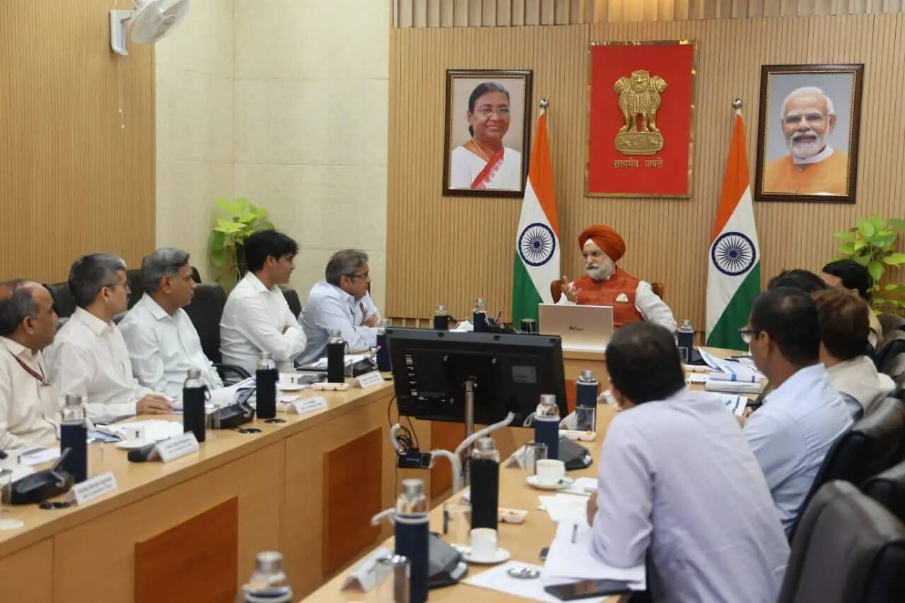 उपराज्पाल ने एमसीडी के साथ की बैठक, अवैध निर्माण पर कार्रवाई के दिए निर्देश