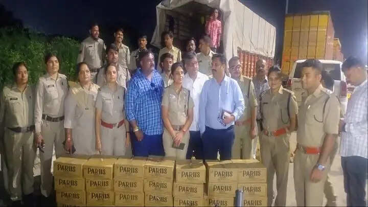 इंदौर में आबकारी विभाग की दो दिन में दूसरी बड़ी कार्रवाई, 500 पेटी अवैध शराब बरामद