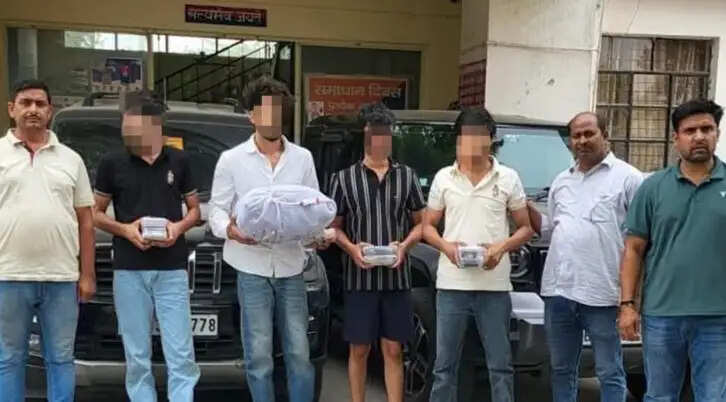 नाेएडा में छात्र-छात्राओं को ओजी गांजा सप्लाई करने वाले चार तस्कर गिरफ्तार, इनमें तीन गाेरखपुर निवासी