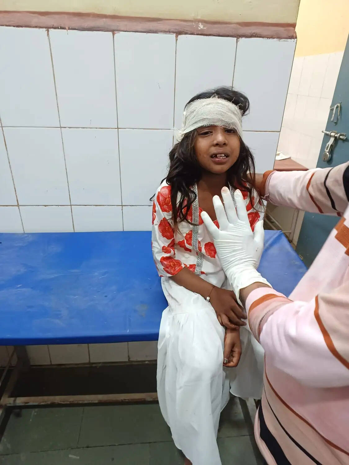 सड़क दुर्घटना में तीन की मौत, चार घायल