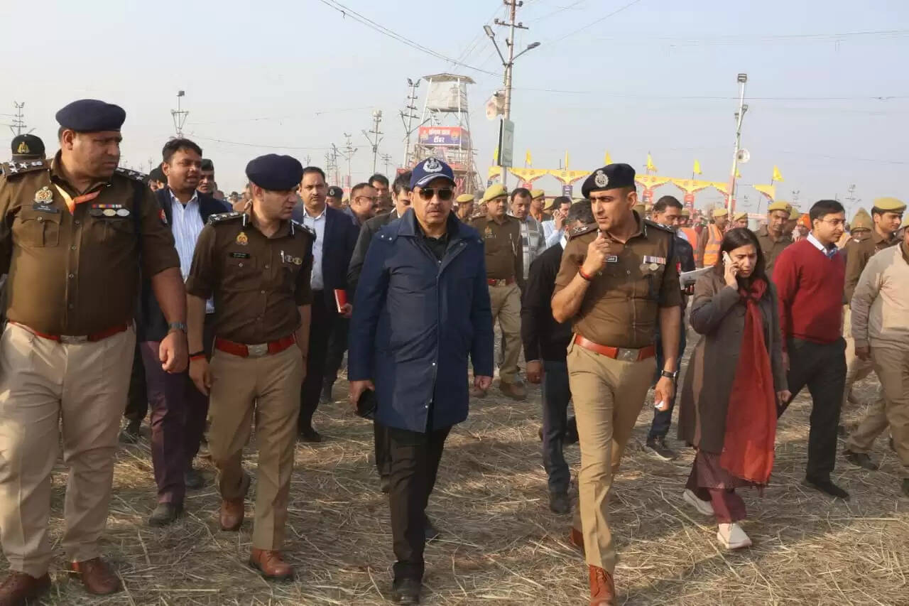 प्रयागराज माघ मेले में मौनी अमावस्या की पूर्व संध्या पर 1.5 करोड़ लोगों ने गंगा में लगाई डुबकी