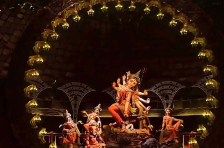 इस साल कोलकाता की दुर्गापूजा समितियों के बजट में हो रही कटौती