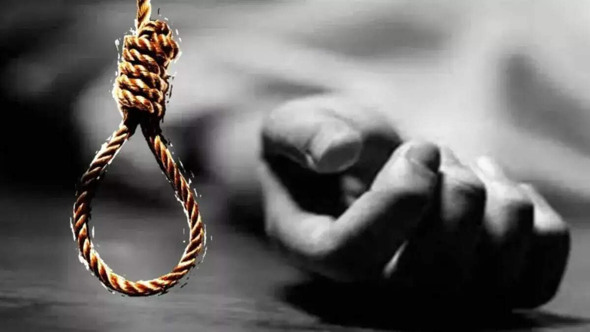 छात्रा समेत दो ने की आत्महत्या