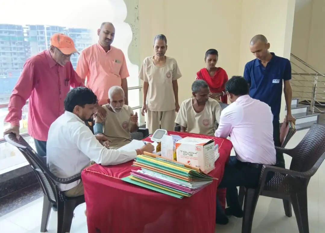 अपना घर आश्रम में रहनेवाले 80 लोगों के स्वास्थ्य की हुई जांच