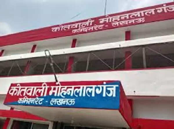 बाग में पेड़ से लटका मिला महिला का शव