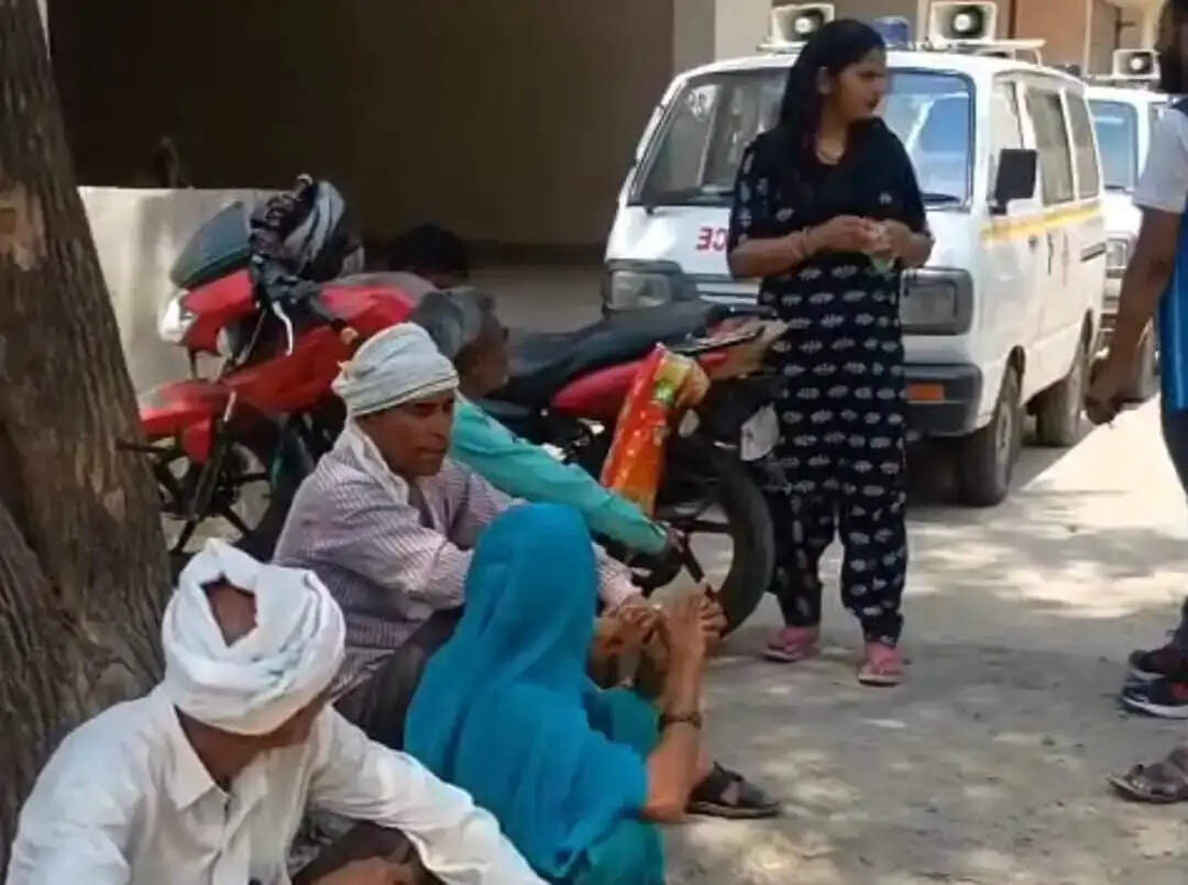 रेलवे ट्रैक पार करते समय ट्रेन की चपेट में आकर महिला की मौत