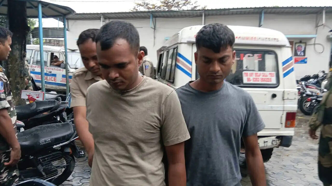 ज्वेलरी शोरूम में लूट की साजिश नाकाम, दो गिरफ्तार