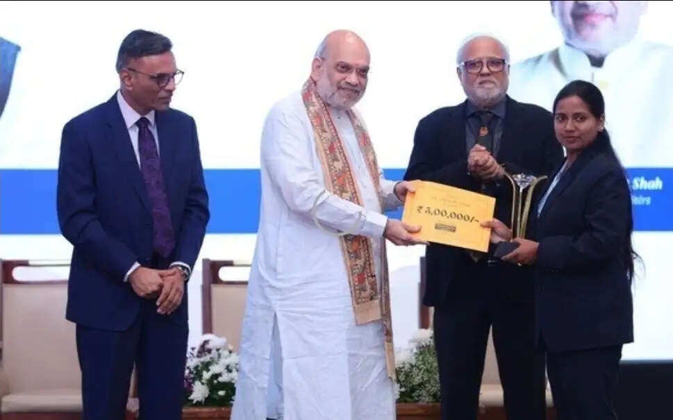 भारत का लक्ष्य फार्मास्यूटिकल क्षेत्र में आत्मनिर्भर बनकर दुनिया तक दवाएं पहुंचाना : अमित शाह