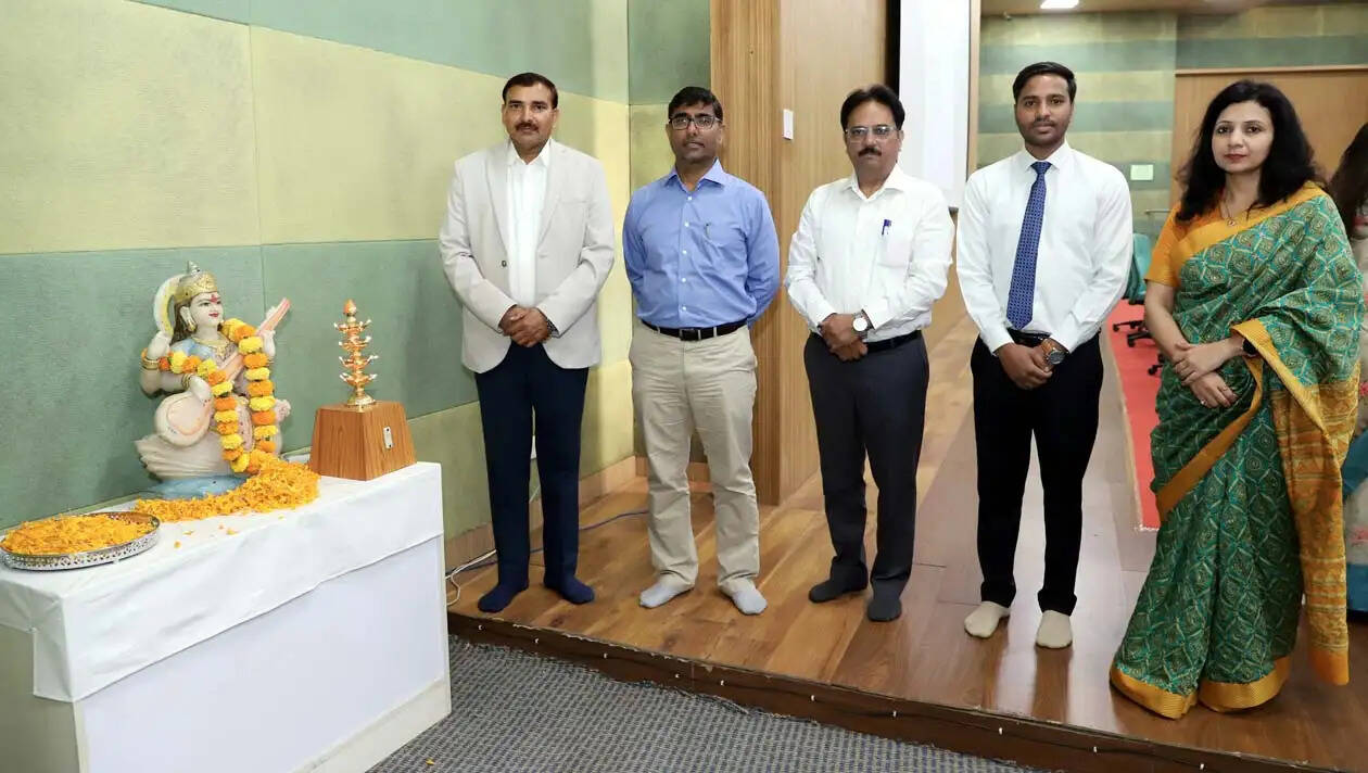 हिसार : विद्यार्थियों को वास्तविक व्यावसायिक दुनिया की चुनौतियों के लिए भी तैयार करते आयोजन : प्रो. नरसी राम बिश्नोई