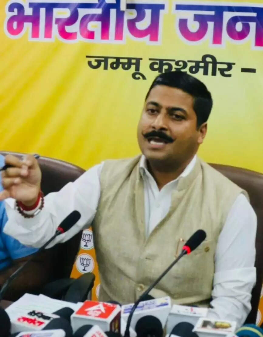 वंदे मातरम भारत की आत्मा है, विभाजन का प्रतीक नहीं- गौरव