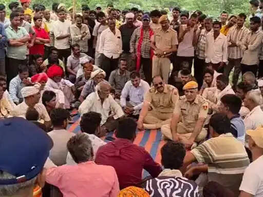 बांध के पास युवक का शव मिलने से तनाव