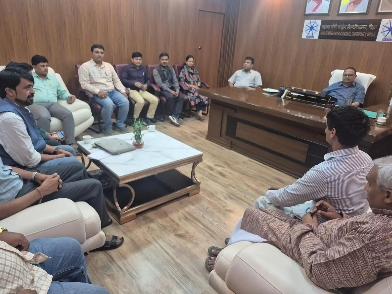 एमजीसीयू के तृतीय दीक्षांत समारोह की तैयारियों को लेकर उच्चस्तरीय समीक्षा बैठक आयोजित