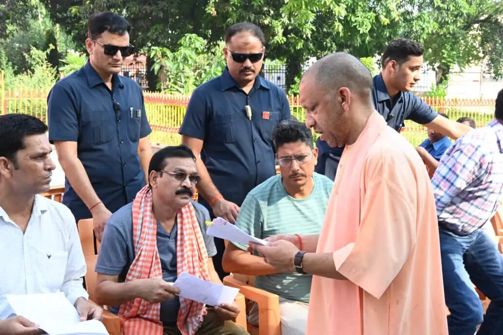 आर्थिक सहायता हो या आवास, सरकार हर जरूरत पर खड़ी है साथ : याेगी आदित्यनाथ