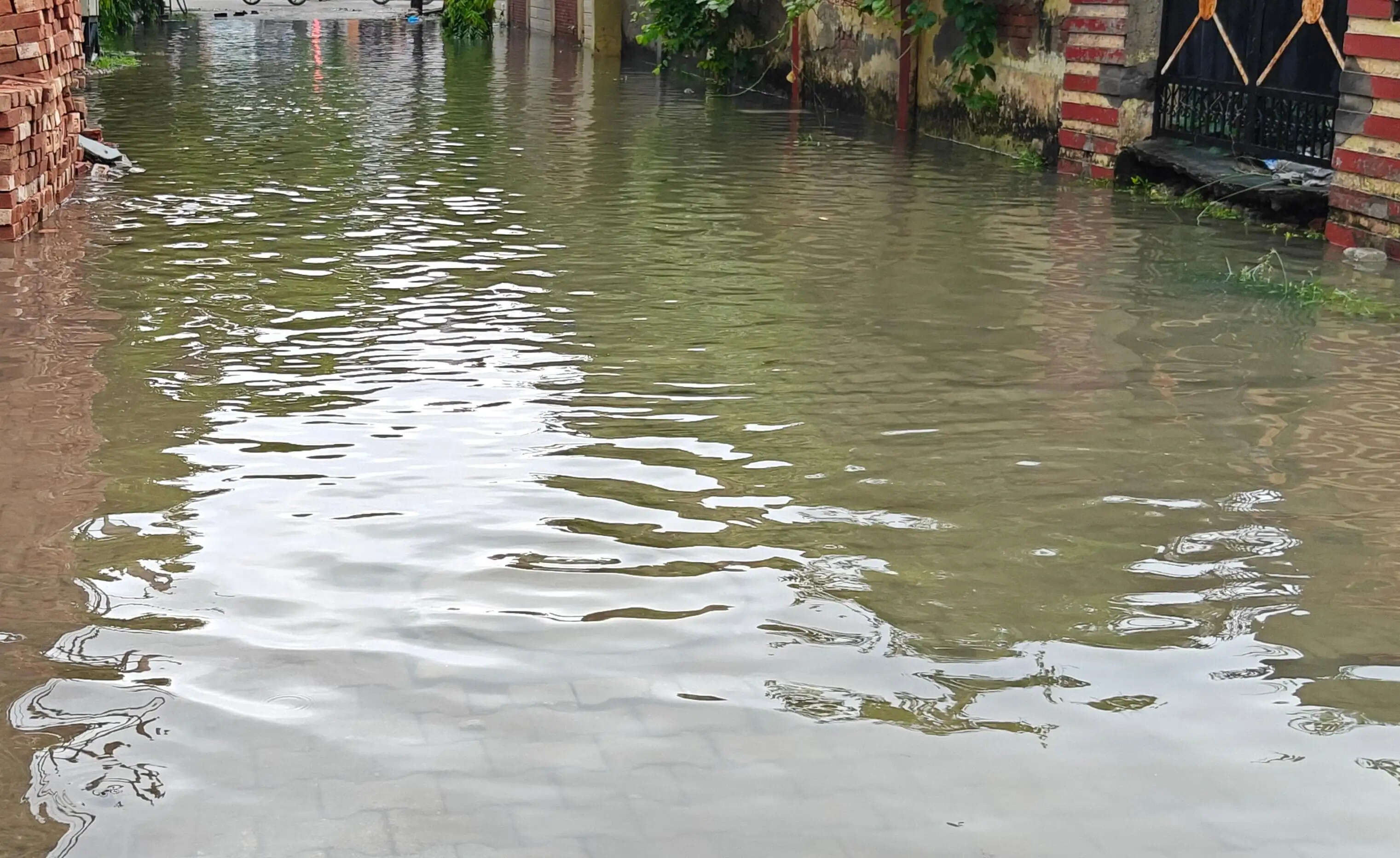 मुरादाबाद में सुबह से शाम तक हुई बारिश ने गर्मी से दिलाई राहत, शहर हुआ पानी-पानी