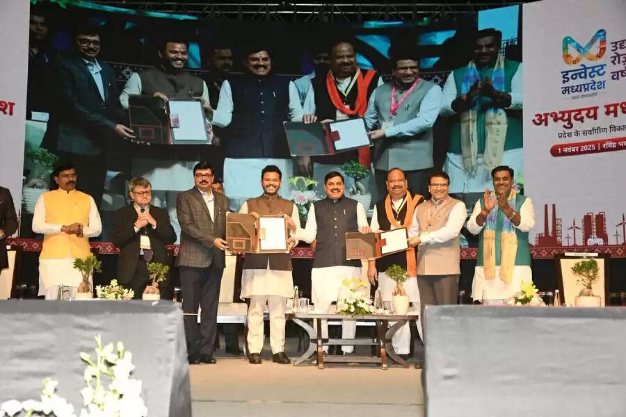 देव दिवाली पर्व पर उज्जैन को मिली बड़ी सौगात, एयरपोर्ट के विस्तार के लिए साइन हुआ एमओयू