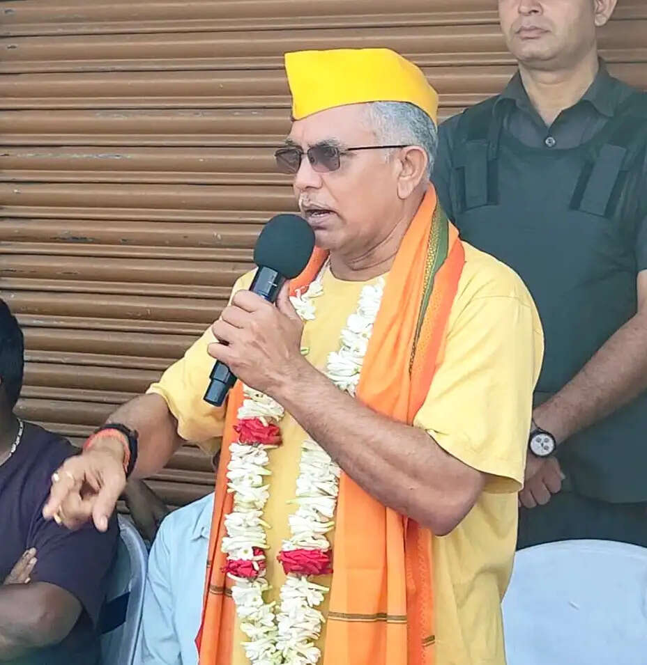 खड़गपुर में दिलीप घोष ने चाय पर की चर्चा, तृणमूल पर साधा निशाना