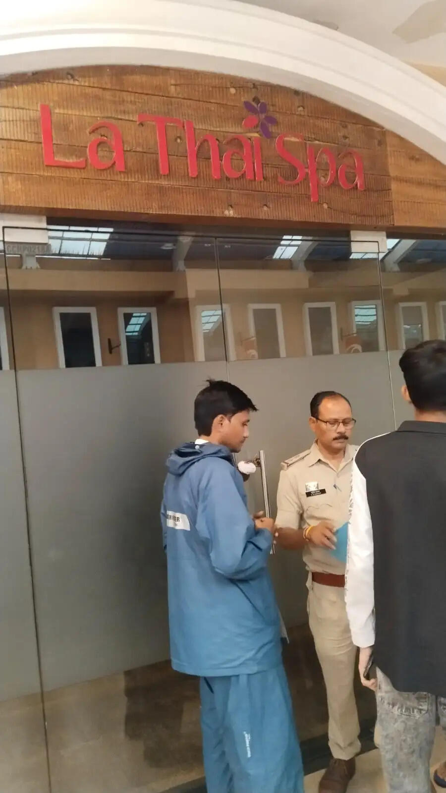 स्पा सेंटरों पर नॉर्थ जोन पुलिस की बड़ी कार्रवाई, दो सेंटर सील