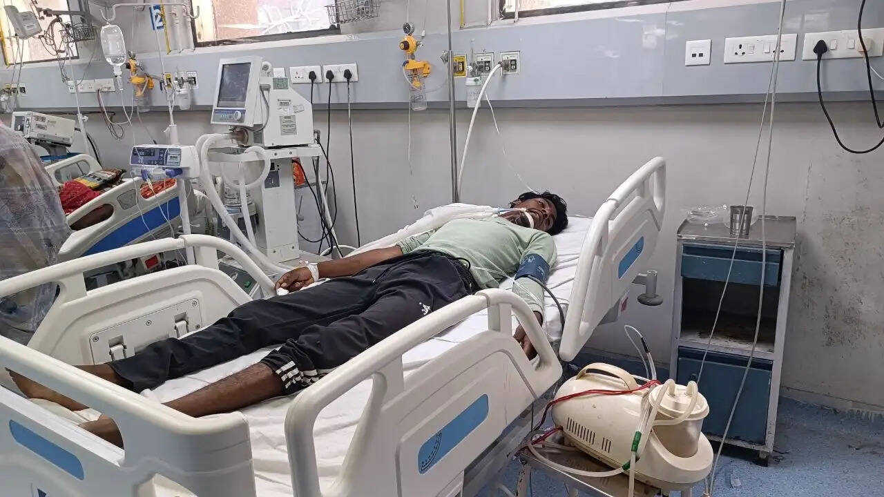 श्योपुरः परिजनों ने कहा, सीने में जलन कम करने पर खाया था तरबूज, पिता की मौत, बेटा गंभीर