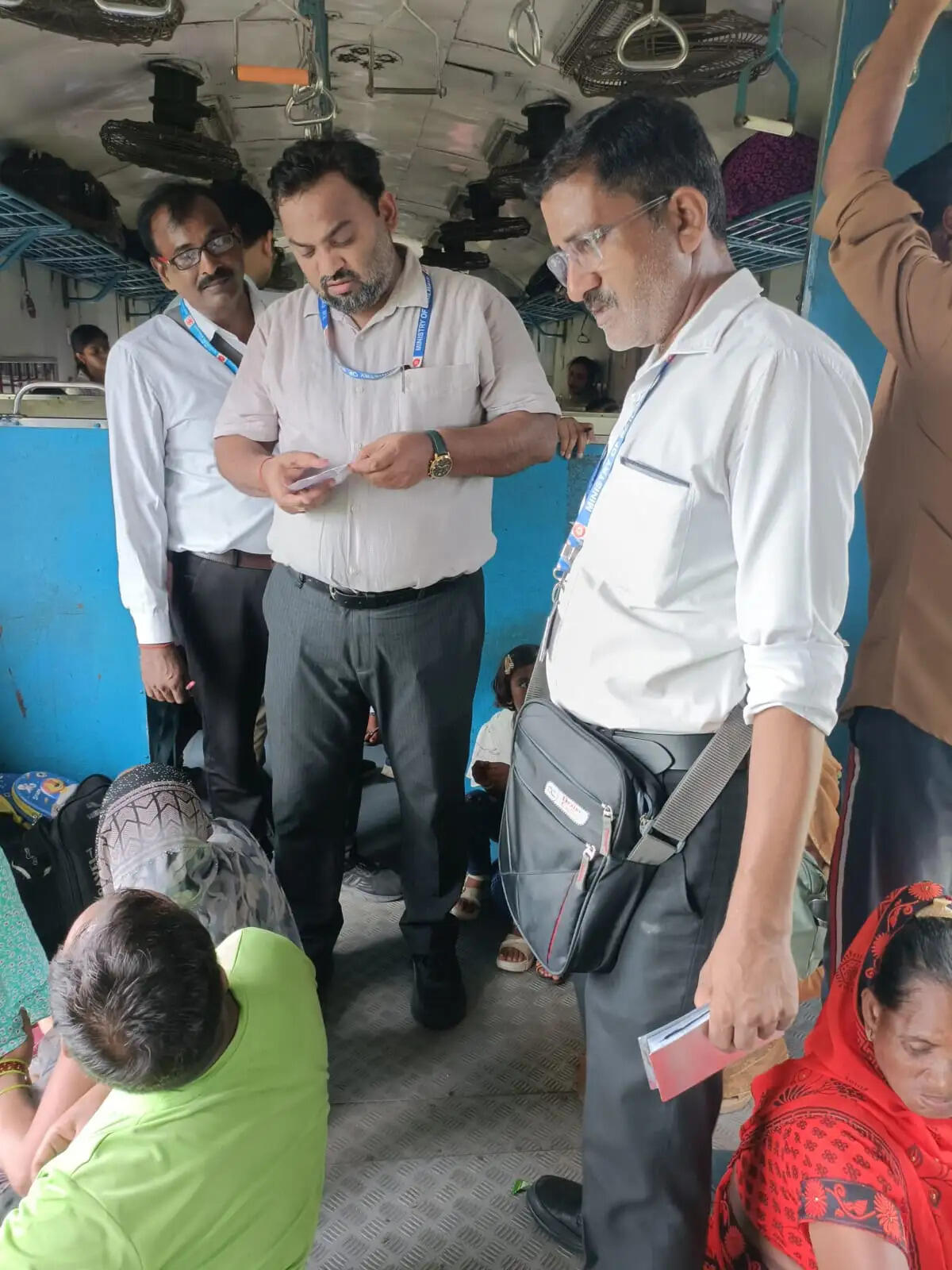 चेकिंग अभियान में पकड़े गये 60 बेटिकट रेलयात्री, वसूला गया 31,200 रुपये का राजस्व