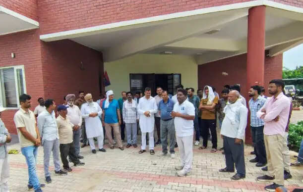 हरियाणा&nbsp;में&nbsp;सरकार संग वार्ता विफल, तीन&nbsp;दिन&nbsp;की&nbsp;हड़ताल&nbsp;पर&nbsp;जाएंगे&nbsp;बिजली&nbsp;कर्मचारी