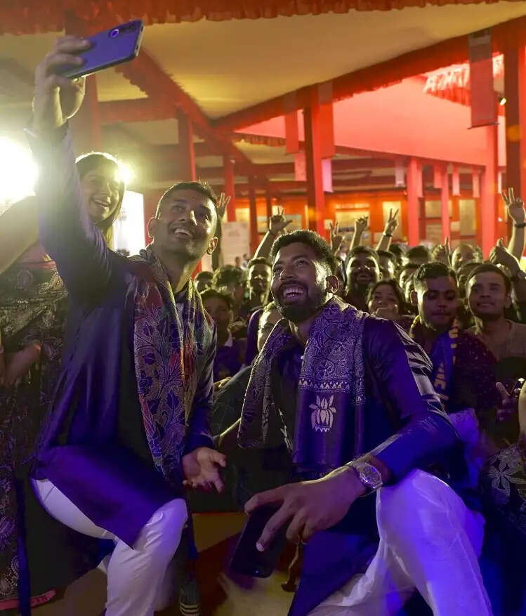 केकेआर खिलाड़ियों ने किया बंगाल की कांथा कला का सम्मान, महिला सशक्तीकरण को दिया बढ़ावा