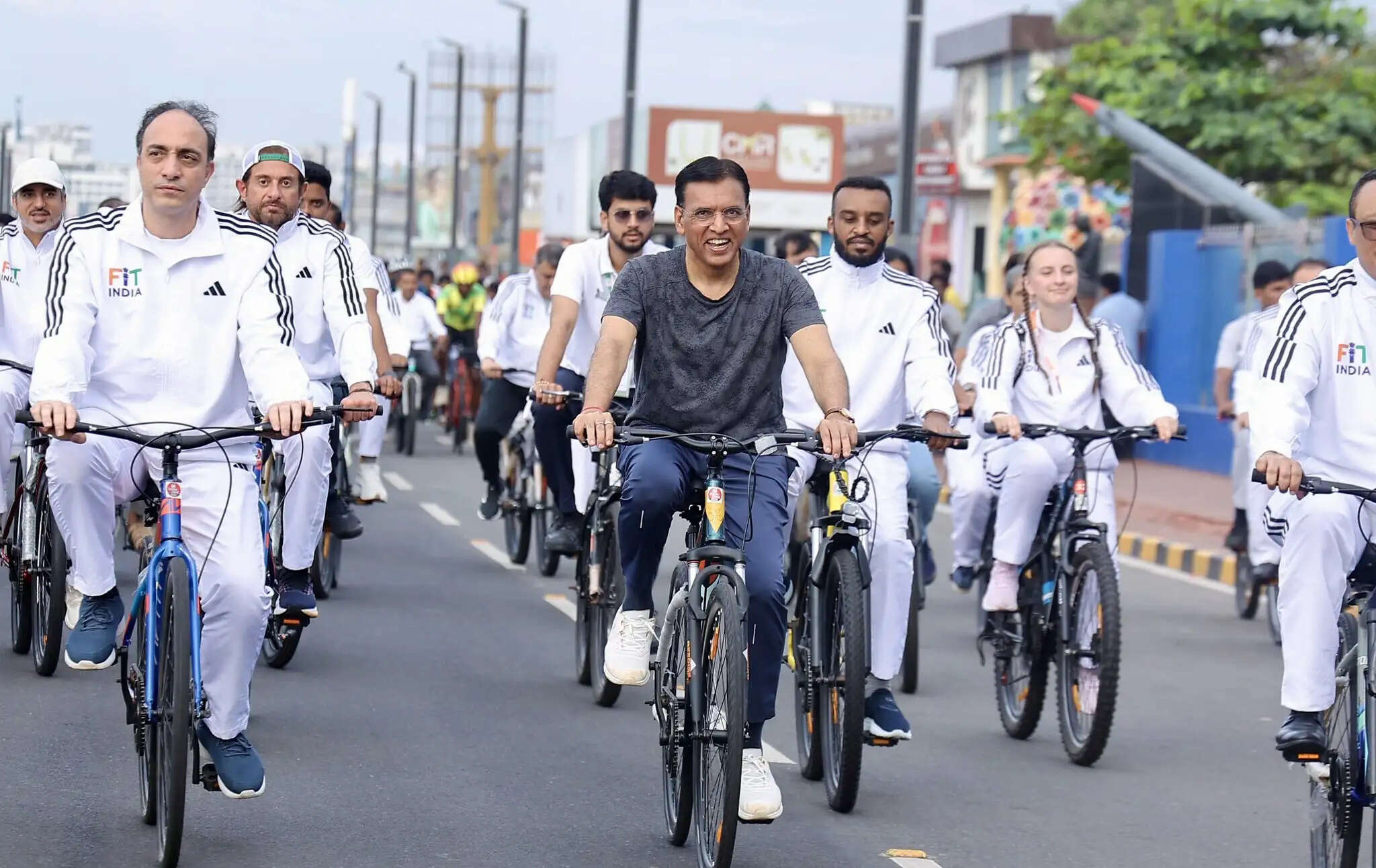 स्वस्थ और समृद्ध समाज के निर्माण के लिए फिटनेस बेहद जरूरी : मांडविया