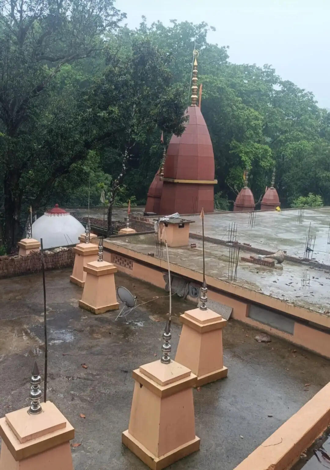 शिव मंदिर पौड़ी वाला में श्रावण के पहले सोमवार पर श्रद्धालुओं का तांता
