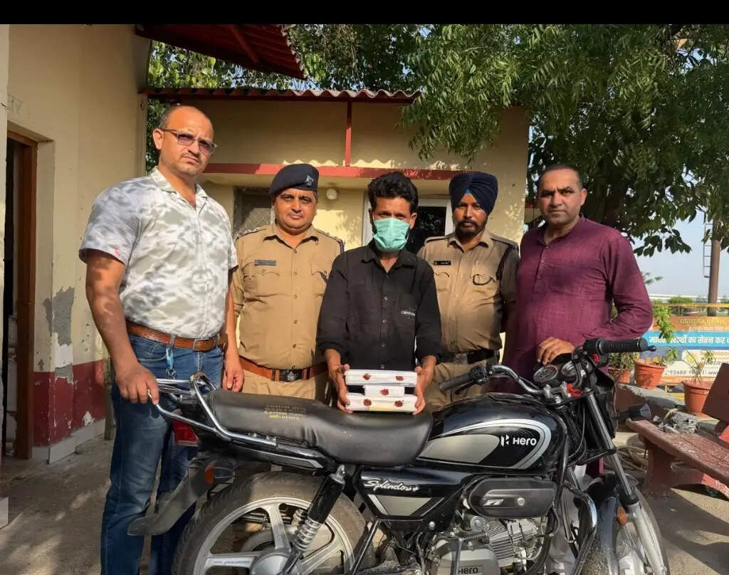 एसटीएफ ने 38 लाख की हीरोइन के साथ एक दबाेचा