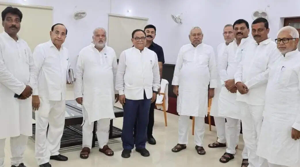 डॉ. घनश्याम राय दरभंगा शिक्षक निर्वाचन क्षेत्र से एनडीए प्रत्याशी
