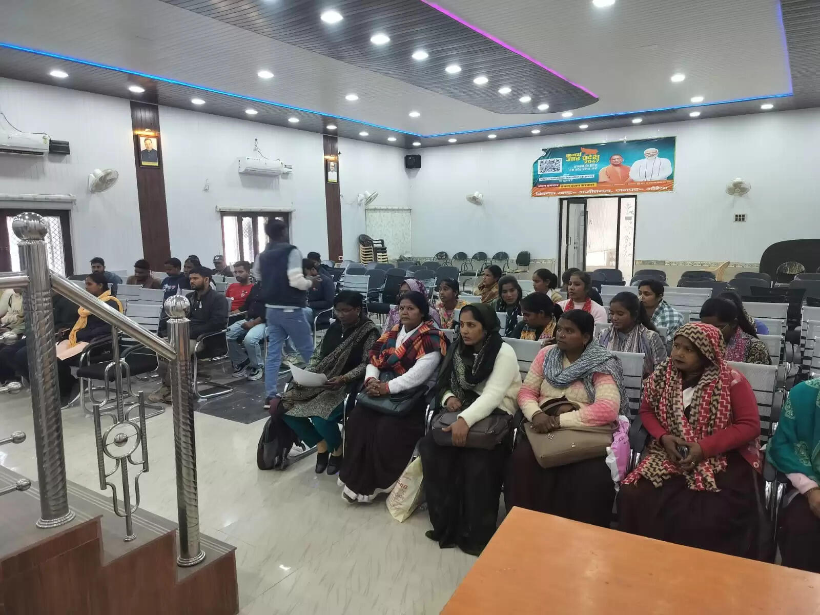 आयुष्मान भारत योजना के अंतर्गत शेष पात्र लाभार्थियों के कार्ड शीघ्र बनाए : जिलाधिकारी