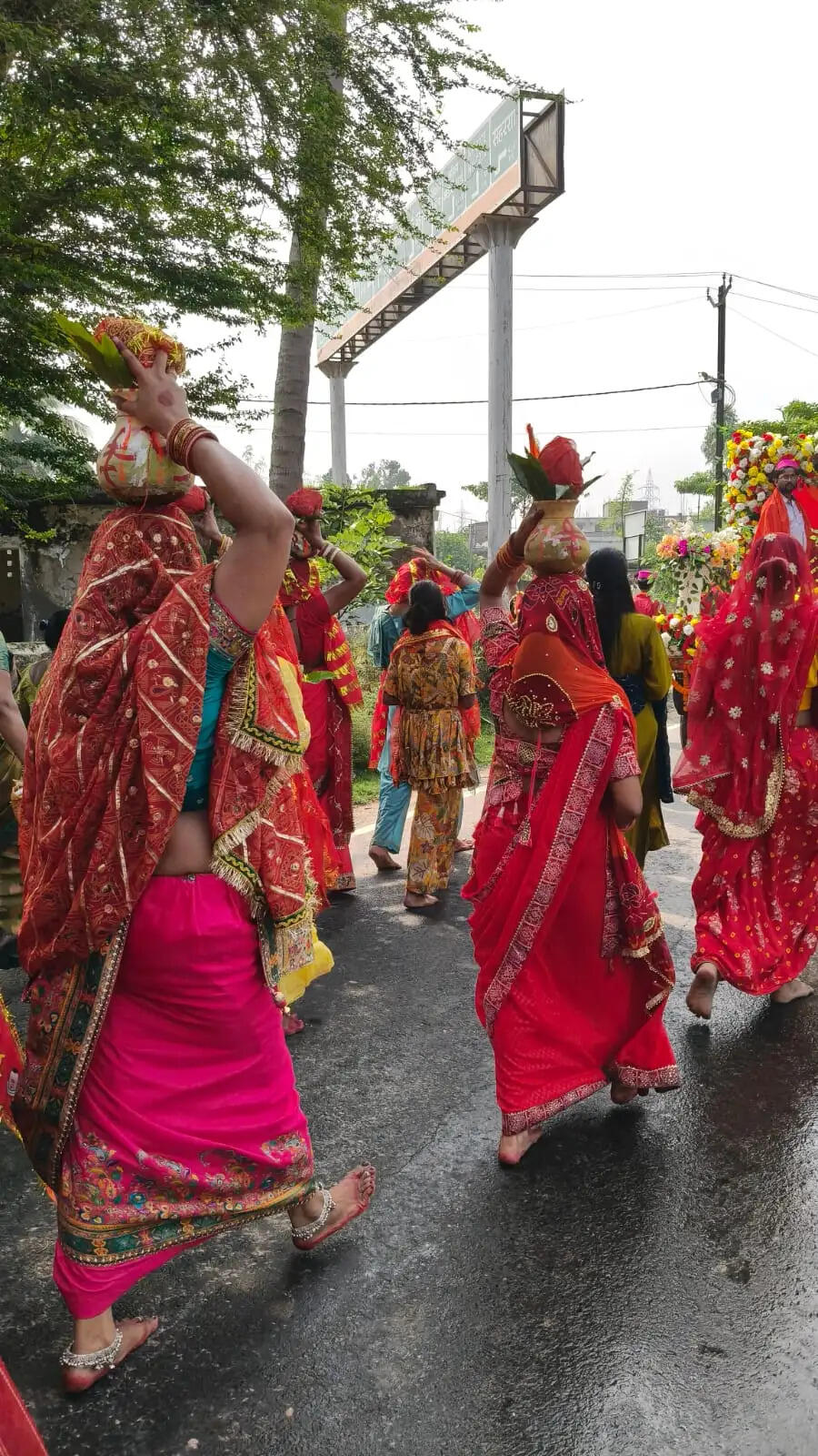 301 कन्याओं की भव्य कलश यात्रा के साथ पार्वती माता मंदिर प्राण-प्रतिष्ठा महोत्सव का शुभारंभ