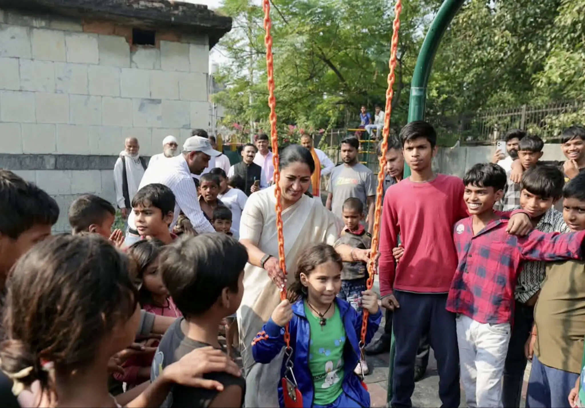 मुख्यमंत्री ने नेहरू कैंप में दो शिशु वाटिकाओं का किया उद्घाटन