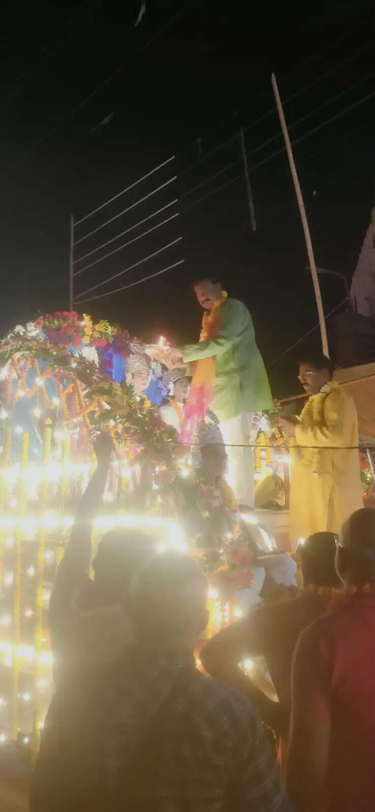 अयोध्या की रामलीला में प्रभु श्रीराम के दर्शन को दौड़े आए भरत और उनके चरणों में हाे गए नतमस्तक