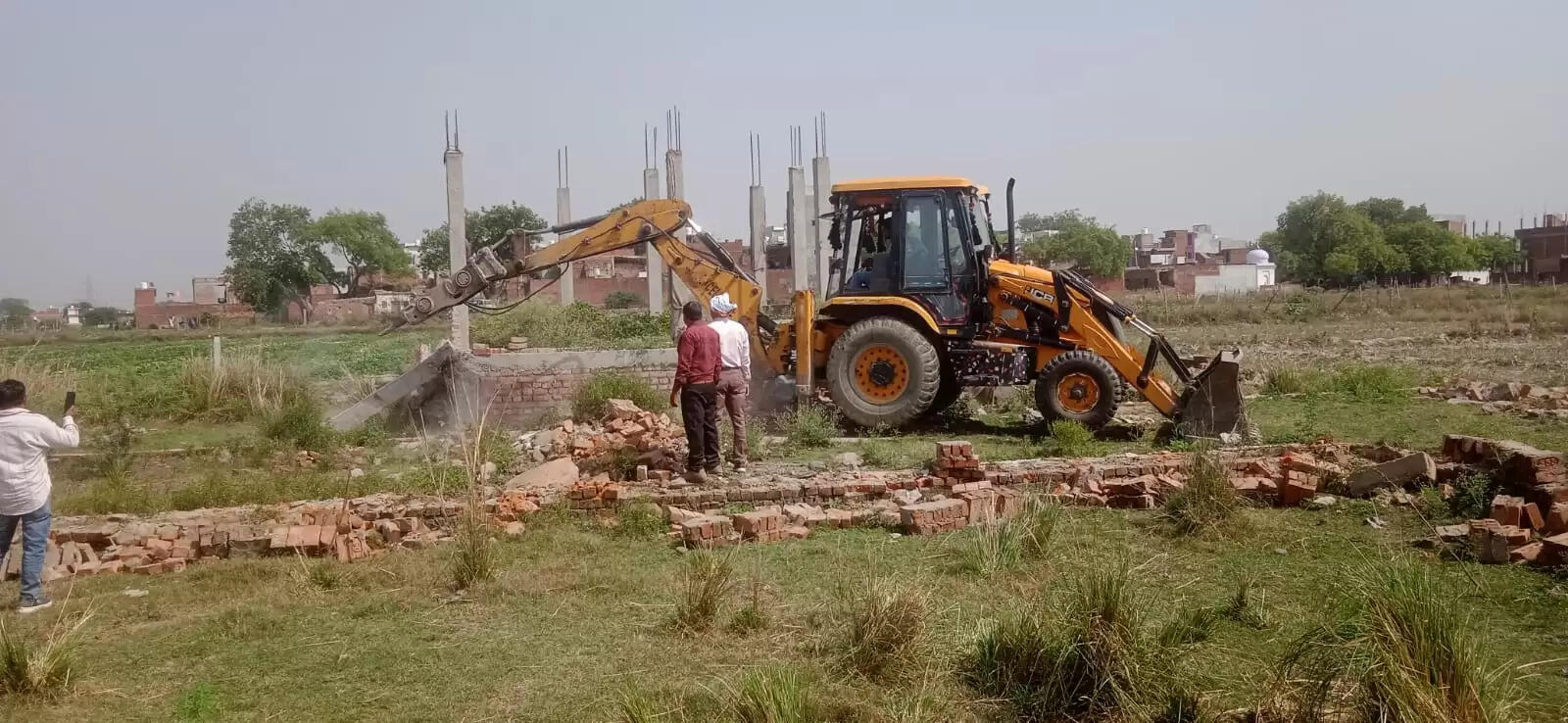अवैध प्लॉटिंग पर चला प्राधिकरण का बुलडोजर, आगे भी कार्रवाई जारी रहेगी