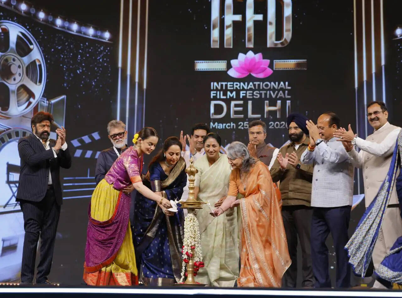 मुख्यमंत्री रेखा ने इंटरनेशनल फिल्म फेस्टिवल दिल्ली का किया शुभारंभ